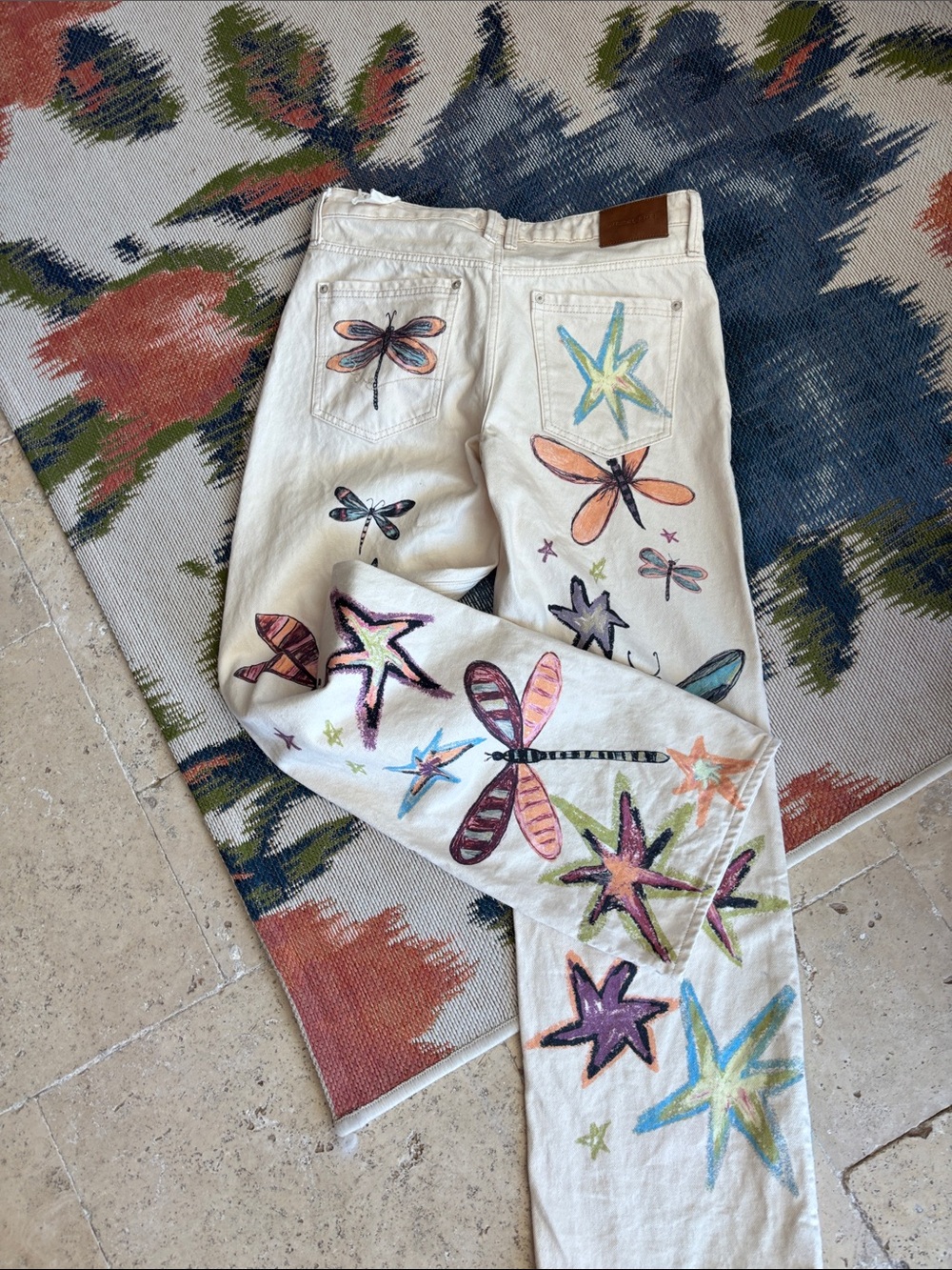 We The Free White Hand-Painted Tennessee Dragonfly low rise Illusions Jeans - Picture 5 of 8